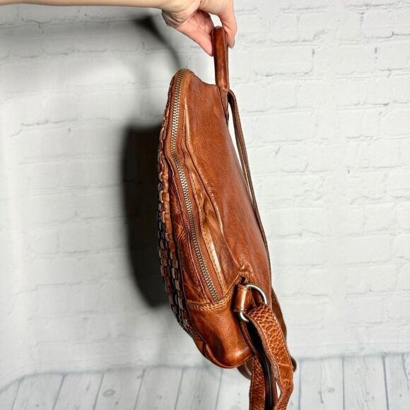 Vilenca Holland brown supple distressed leather basketweave hobo backpack bag - Picture 5 of 12